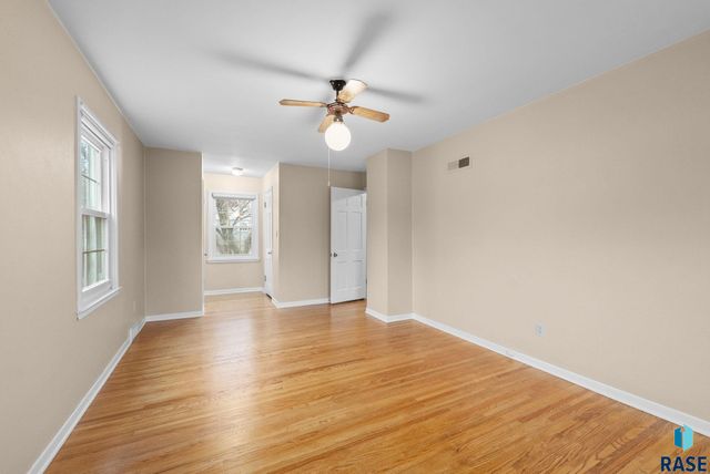 604 E Park Dr Drive, Sioux Falls, SD 57105