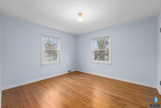 604 E Park Dr Drive, Sioux Falls, SD 57105