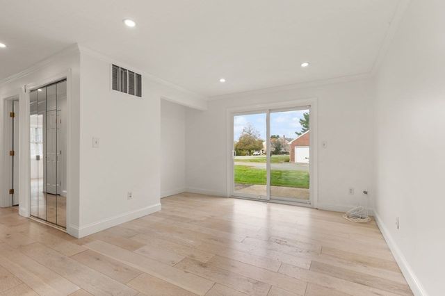 93 Claire Dr 93, Stoughton, MA 02072