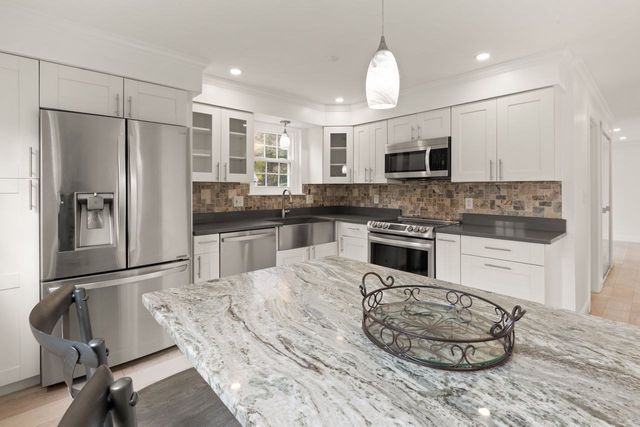 93 Claire Dr 93, Stoughton, MA 02072