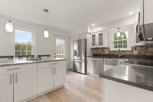 93 Claire Dr 93, Stoughton, MA 02072