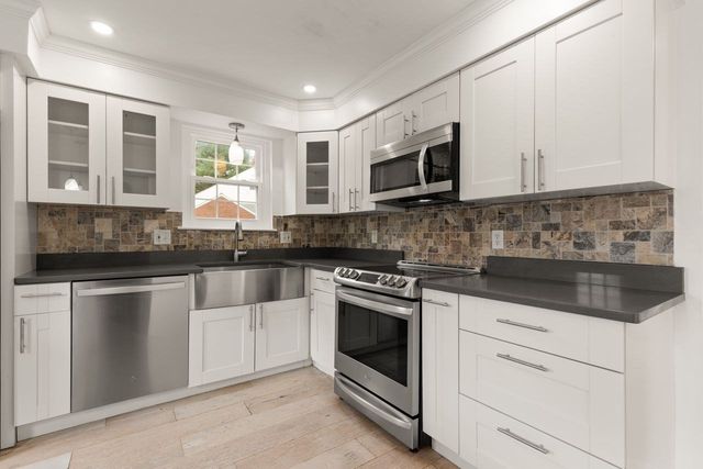 93 Claire Dr 93, Stoughton, MA 02072