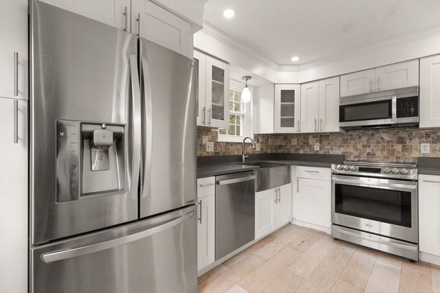 93 Claire Dr 93, Stoughton, MA 02072