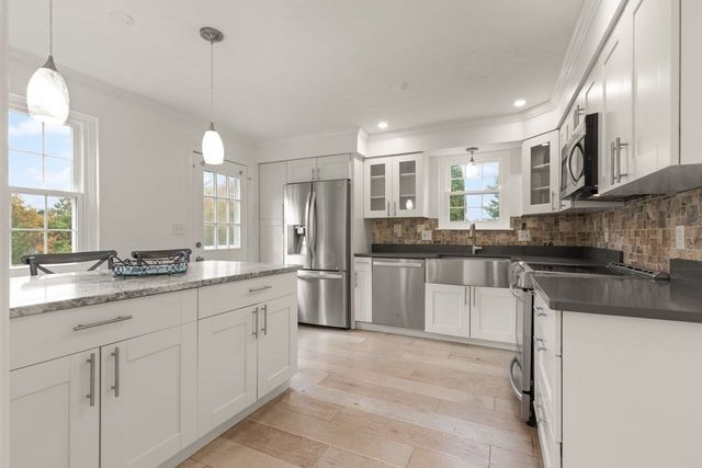 93 Claire Dr 93, Stoughton, MA 02072
