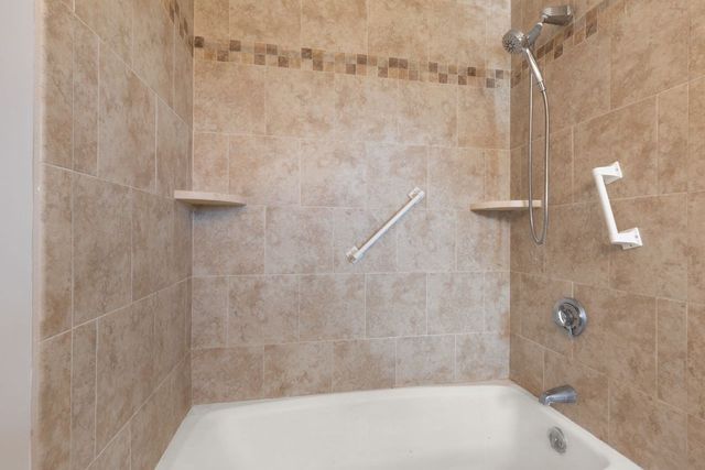93 Claire Dr 93, Stoughton, MA 02072