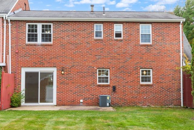 93 Claire Dr 93, Stoughton, MA 02072
