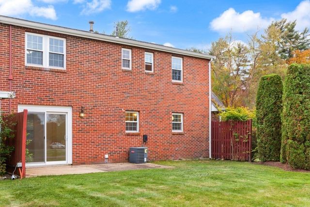 93 Claire Dr 93, Stoughton, MA 02072