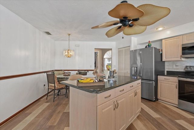 6423 DREWRYS BLUFF, Bradenton, FL 34203