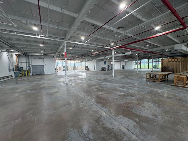 4242 W Bryn Mawr Avenue, Chicago, IL 60646