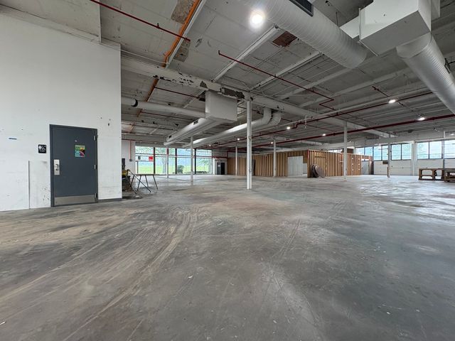 4242 W Bryn Mawr Avenue, Chicago, IL 60646