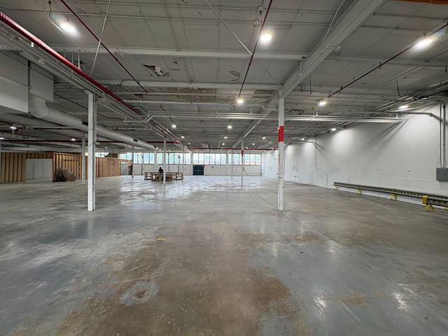 4242 W Bryn Mawr Avenue, Chicago, IL 60646