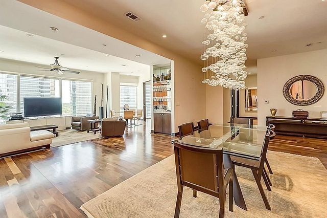 1600 Post Oak 1202, Houston, TX 77056