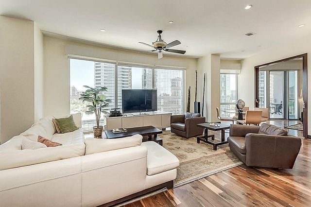 1600 Post Oak 1202, Houston, TX 77056