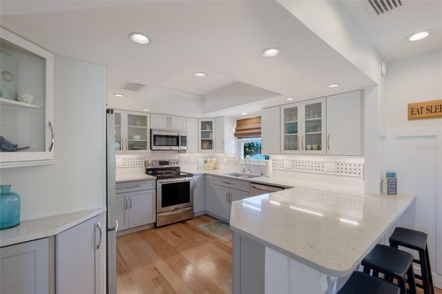 221 85TH STREET, Holmes Beach, FL 34217