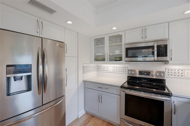 221 85TH STREET, Holmes Beach, FL 34217