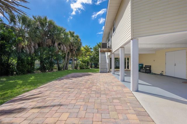 221 85TH STREET, Holmes Beach, FL 34217