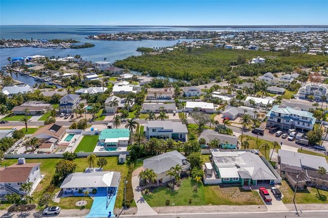 221 85TH STREET, Holmes Beach, FL 34217