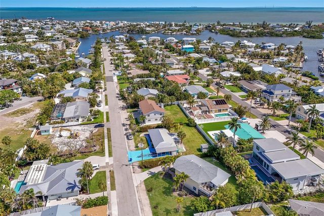 221 85TH STREET, Holmes Beach, FL 34217
