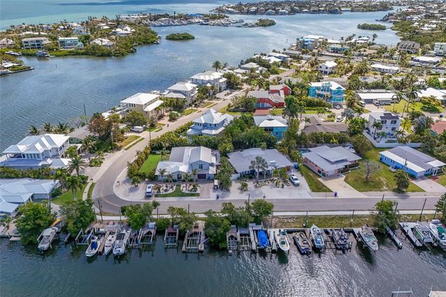221 85TH STREET, Holmes Beach, FL 34217