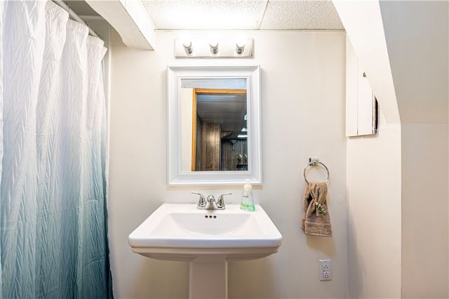 408 Michigan Avenue, Jeannette, PA 15644