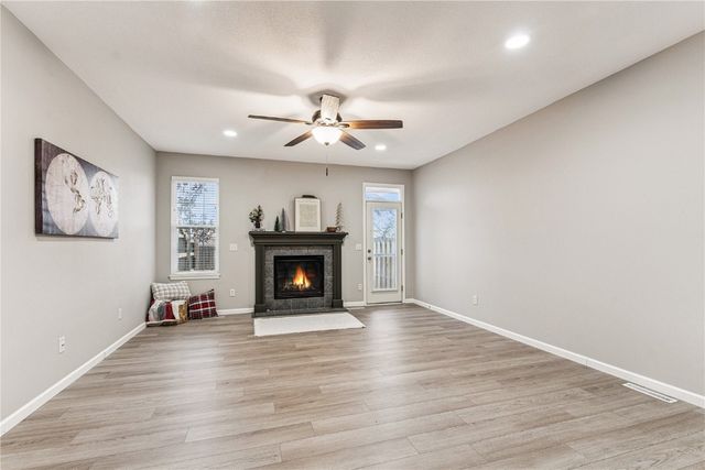 5794 Oakwood Avenue NE 2, Cedar Rapids, IA 52402