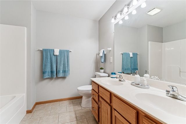 5794 Oakwood Avenue NE 2, Cedar Rapids, IA 52402