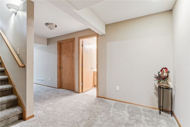 5794 Oakwood Avenue NE 2, Cedar Rapids, IA 52402