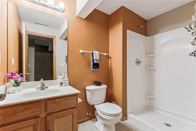 5794 Oakwood Avenue NE 2, Cedar Rapids, IA 52402