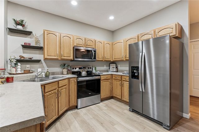 5794 Oakwood Avenue NE 2, Cedar Rapids, IA 52402