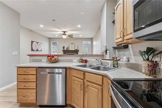 5794 Oakwood Avenue NE 2, Cedar Rapids, IA 52402