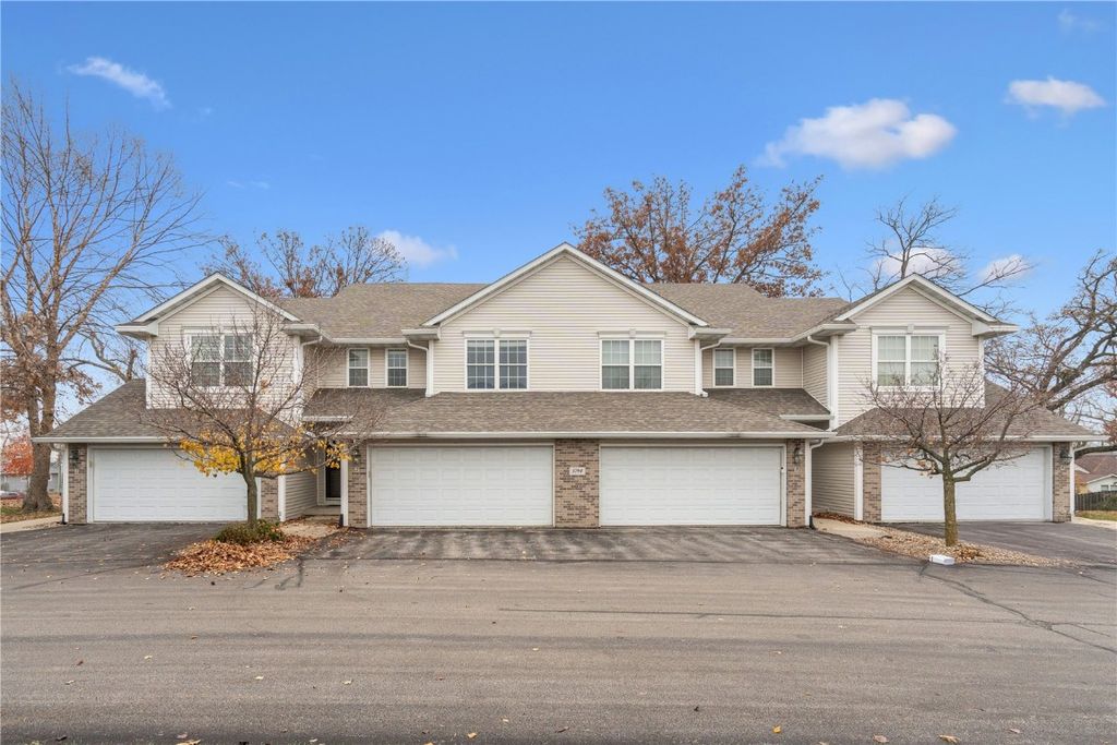 5794 Oakwood Avenue NE 2, Cedar Rapids, IA 52402