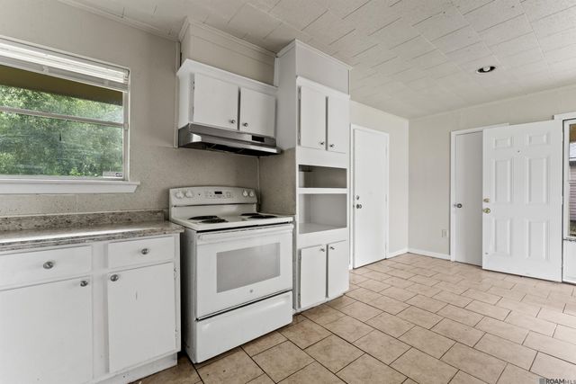 2421 Mchugh Rd, Baker, LA 70714