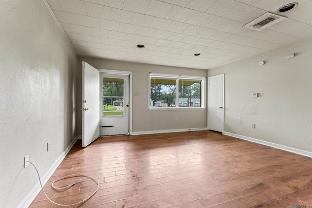 2421 Mchugh Rd, Baker, LA 70714