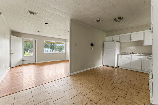 2421 Mchugh Rd, Baker, LA 70714
