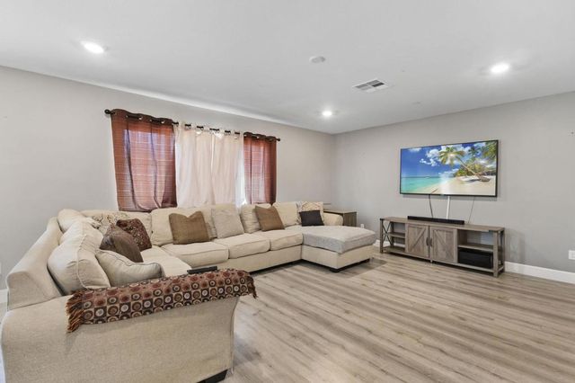 32486 Roman Warren Way, Winchester, CA 92596