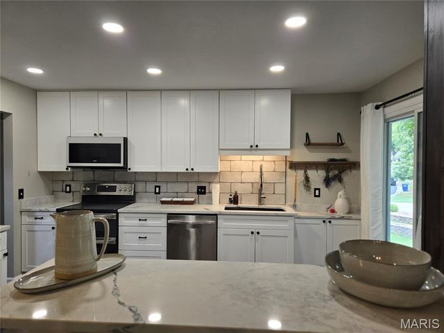 266 Savoy Drive, Lake St Louis, MO 63367