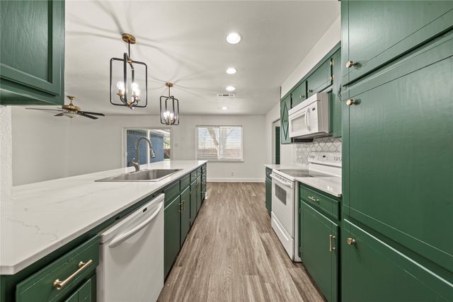 104 E Santa Anna Drive, Robinson, TX 76706