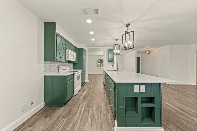 104 E Santa Anna Drive, Robinson, TX 76706