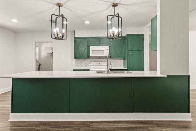 104 E Santa Anna Drive, Robinson, TX 76706