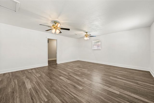 104 E Santa Anna Drive, Robinson, TX 76706