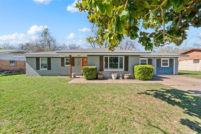 104 E Santa Anna Drive, Robinson, TX 76706