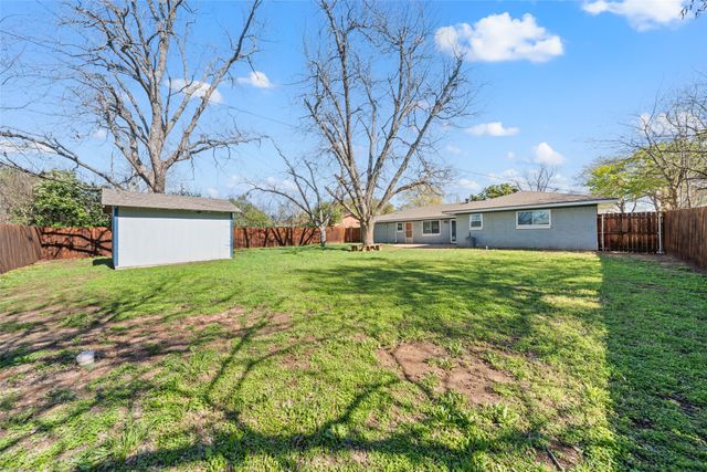 104 E Santa Anna Drive, Robinson, TX 76706