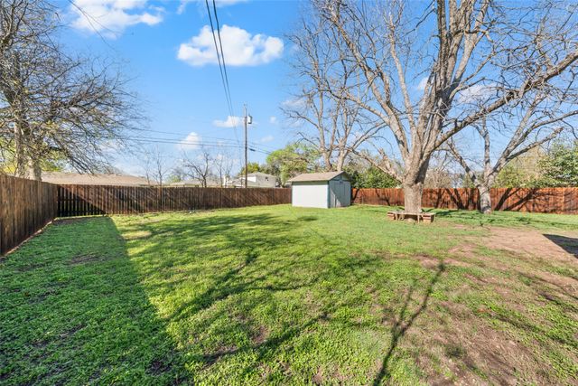 104 E Santa Anna Drive, Robinson, TX 76706