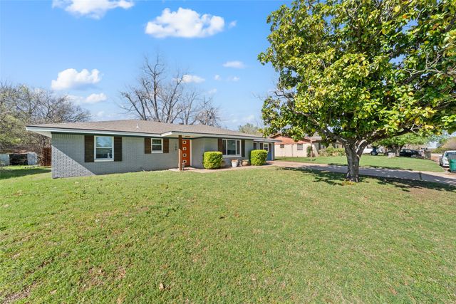 104 E Santa Anna Drive, Robinson, TX 76706