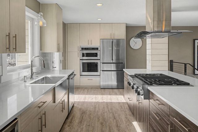 6725 Valley View Road, Edina, MN 55439