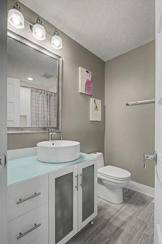 6725 Valley View Road, Edina, MN 55439