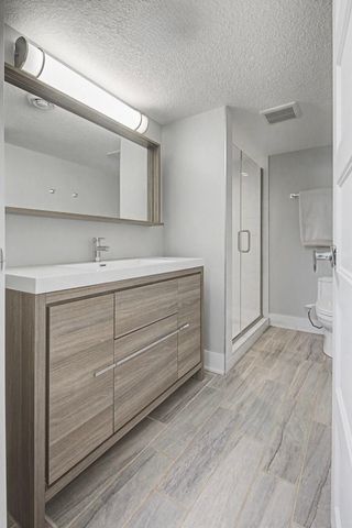 6725 Valley View Road, Edina, MN 55439