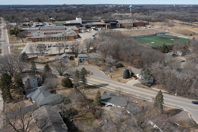 6725 Valley View Road, Edina, MN 55439