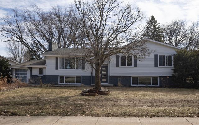 6725 Valley View Road, Edina, MN 55439