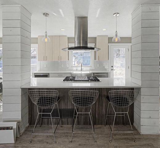 6725 Valley View Road, Edina, MN 55439